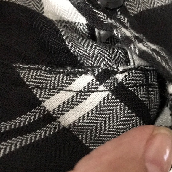 Fringed Cropped Woman’s Blouse Black White Plaid Button Up Top Size XSMALL - Picture 6 of 7